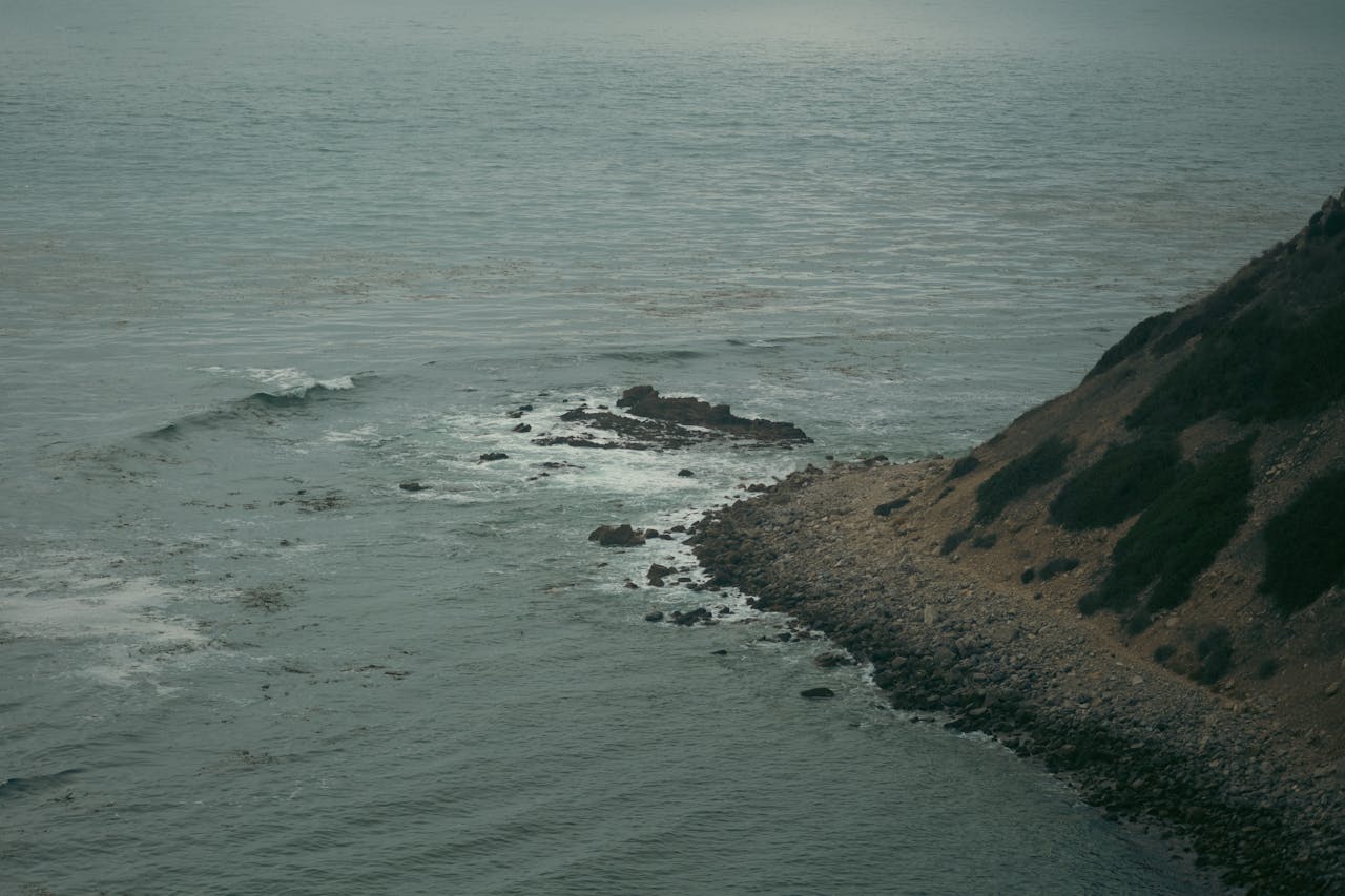 Erosione costiera, la Puglia avvia i primi interventi strutturali: 16 milioni ai Comuni per difendere il litorale