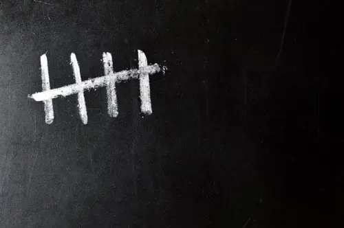 Bitonto, insegnante sospesa per presunti maltrattamenti in una scuola dell’infanzia