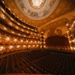 Il Teatro Petruzzelli: storia del più grande teatro privato d’Italia, l’incendio doloso del 1991 e la rinascita che ha ridato Bari alla lirica