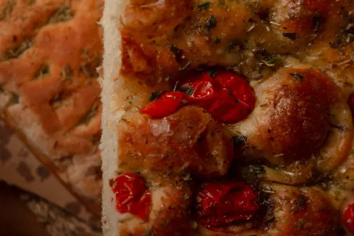 Focaccia barese: ricetta e forni storici di Bari